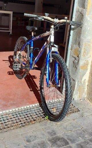 Bicicleta BH Azul y Blanca