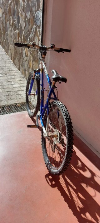 Bicicleta BH Azul y Blanca
