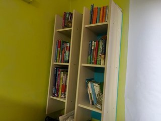Camatren, mesa estudio, estanterias , buen estado
