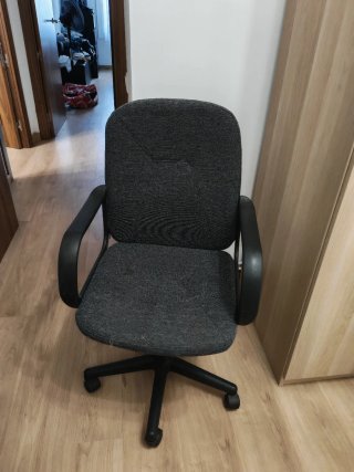Escritorio blanco y gris con cajón