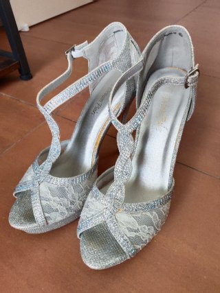 DREAM PAIRS Zapatos Tacon Fiesta Talla 39.5
