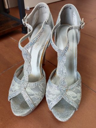 DREAM PAIRS Zapatos Tacon Fiesta Talla 39.5