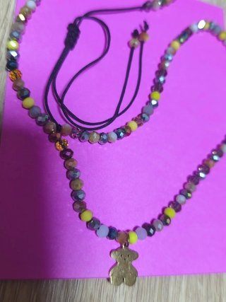 Collar multicolor con colgante oso