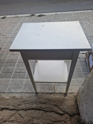 Mesita auxiliar Ikea 36x36x70cm. Perfecto estado.