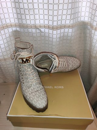 Botines Michael Kors Beige y Blanco
