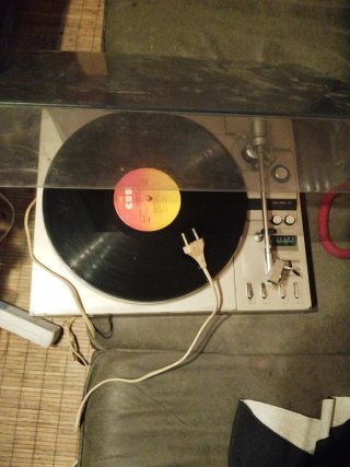 Tocadiscos antiguo con aguja