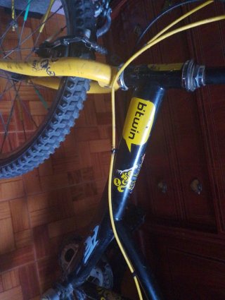Bicicleta Montaña Negra y Amarilla