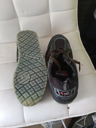 Zapatos de seguridad negros y grises