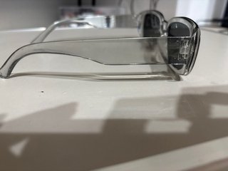 Gafas de sol grises