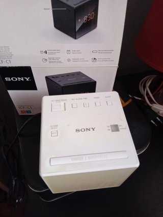 Radio despertador Sony ICF-C1 blanco
