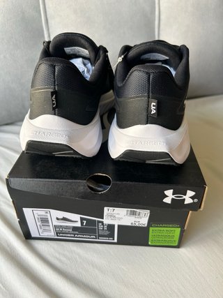 Zapatilla Under Armour Negra y Blanca