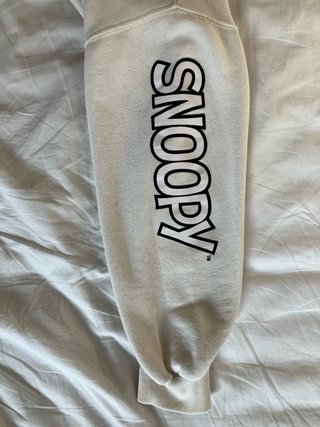 Sudadera Snoopy Crema Estampado Parche