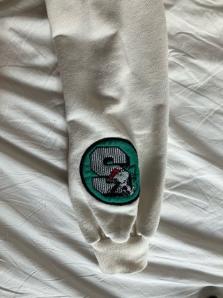 Sudadera Snoopy Crema Estampado Parche