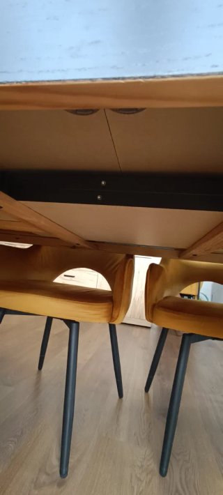 Mesa extensible de madera.