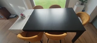 Mesa extensible de madera.