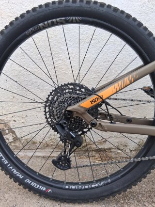 Bicicleta BTT Enduro.