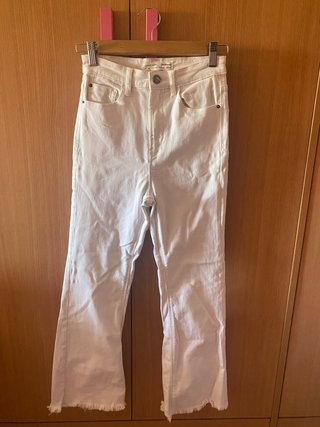 Pantalón campana blanco Stradivarius