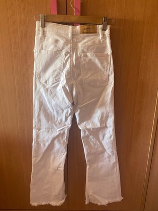 Pantalón campana blanco Stradivarius