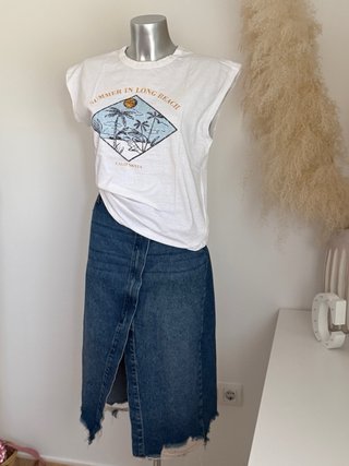 Camiseta Easy Wear Blanca y falda Zara