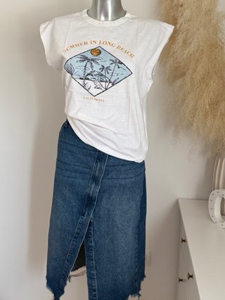 Camiseta Easy Wear Blanca y falda Zara