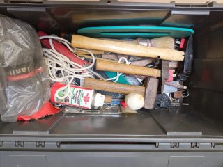 Caja de herramientas y tornillería variada
