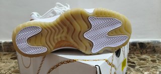 Jordan 11 Retro Low Oro Blanco Unisex