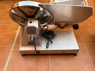 Cortadora Profesional Fiambre O.M.S. TGE-300