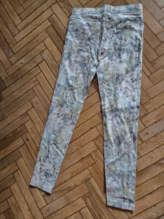 Pantalones pitillo elástico estampados florales