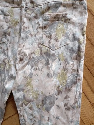 Pantalones pitillo elástico estampados florales