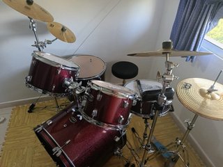 Bateria y teclado ,casi sin usar ,banqueta incluid