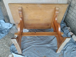 Mesa de madera maciza y cuatro sillas hecho a mano