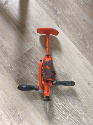 Taladro manual antiguo