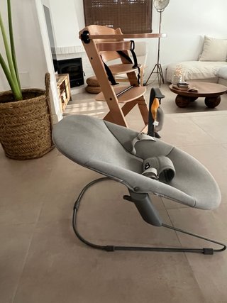 La Adrada. Kinderkraft y hamaca (tipo Stokke