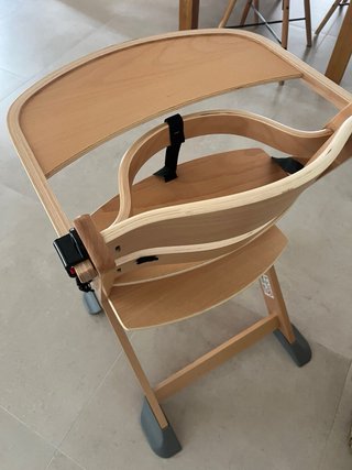 La Adrada. Kinderkraft y hamaca (tipo Stokke