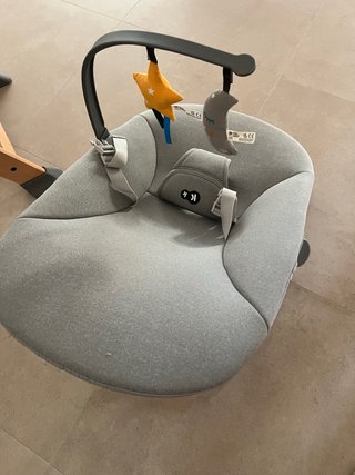 La Adrada. Kinderkraft y hamaca (tipo Stokke
