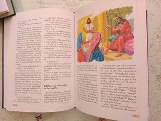 LIBROS DE RELIGIÓN Y 1 BIBLIA