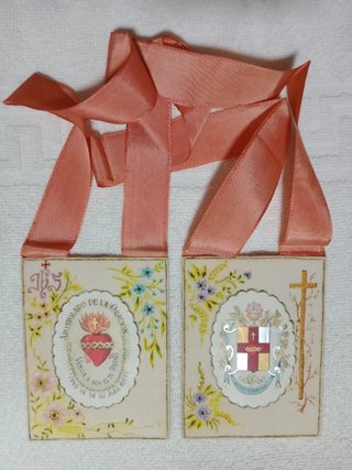 LIBROS DE RELIGIÓN Y 1 BIBLIA