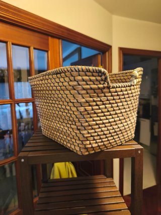 Estantería madera 4 baldas + 2 cestas de regalo