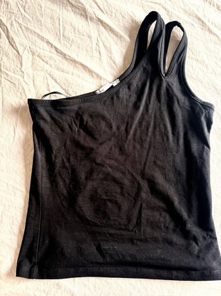 Camiseta negra un tirante
