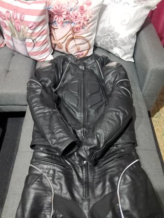Traje de moto cuero negro