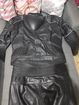 Traje de moto cuero negro