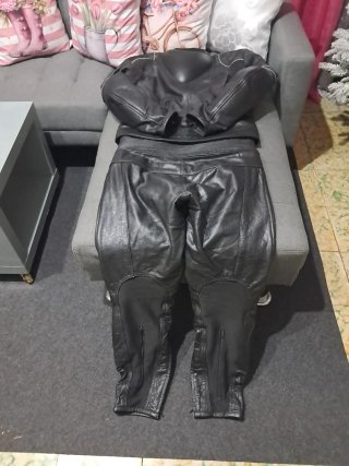Traje de moto cuero negro