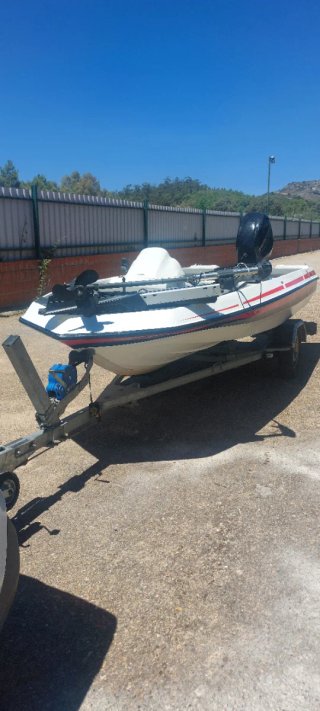 Barco de pesca Bass Boat Mercury