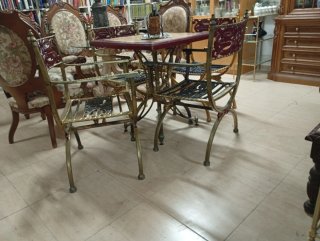 Mesa y 4 sillas de aluminio