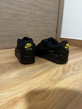 Nike Air Max 90 Negro Dorado