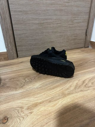 Nike Air Max 90 Negro Dorado