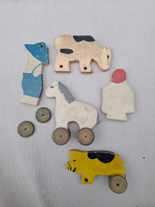 Juguetes de madera vintage: granja y figuras