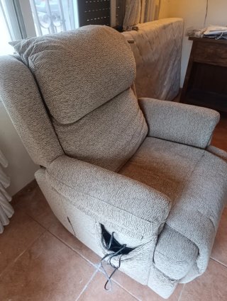 Butaca reclinable tela beige y gris