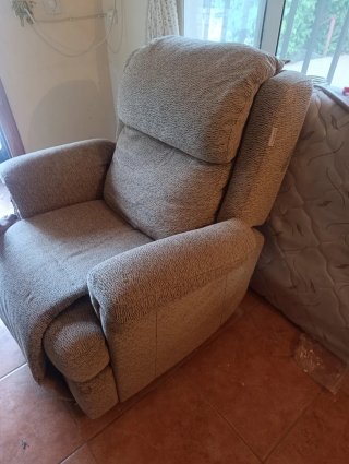 Butaca reclinable tela beige y gris