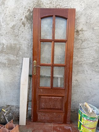 Puertas de madera con cristal, vendo dos iguales.